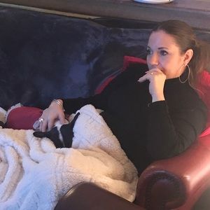 Meet your Posher, Lara